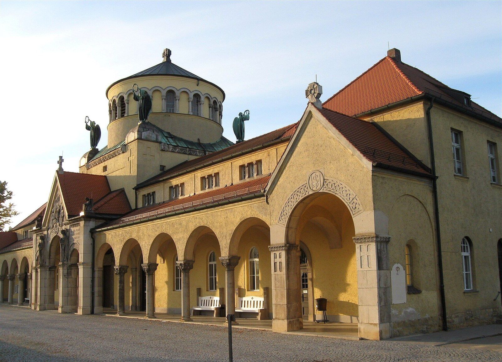 Aussegnungshalle des Oberen Katholischen Friedhofs – Oberer Katholischer Friedhof Regensburg